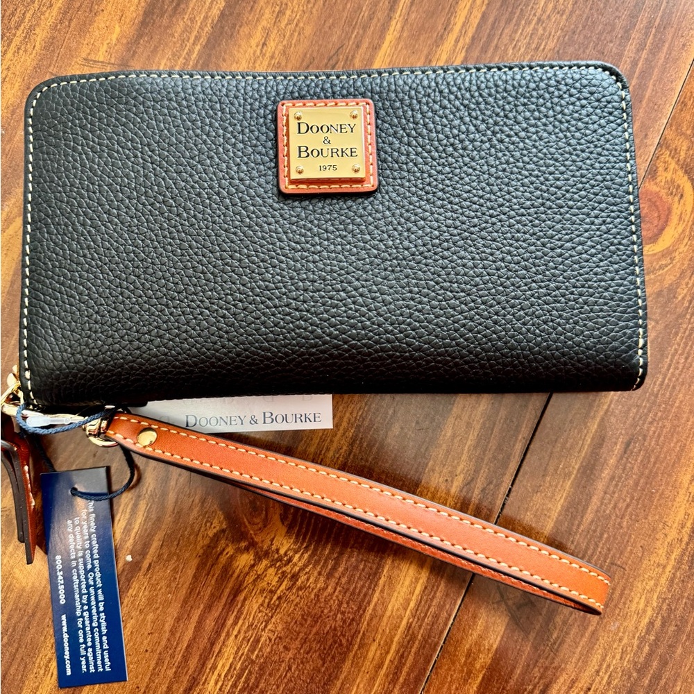 Dooney & Bourke Black Pebbled Leather Wristlet NIB